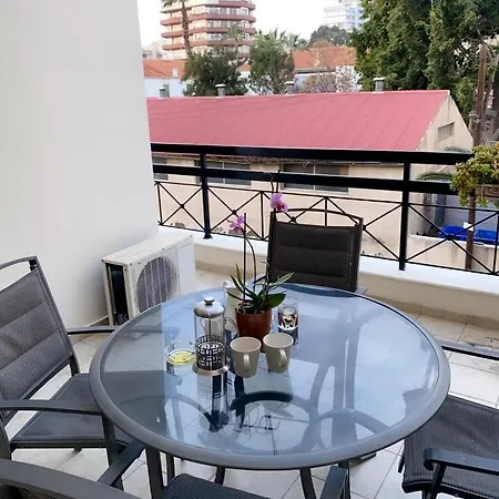 Larnaca Beach Apartment Apartamento *