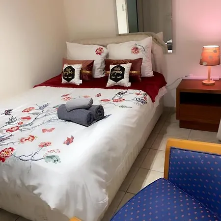 شقة Larnaca Beach Apartment